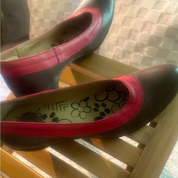 FLY London (Euro 38, US 7.5) Retro Women's Brown & Pink Cone Heel Leather Pumps - Picture 3 of 12